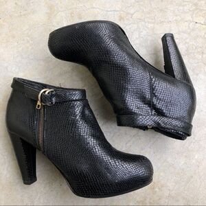 Loeffler Randall snakeskin platform ankle boots 10